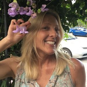 Meet your Posher, Larissa